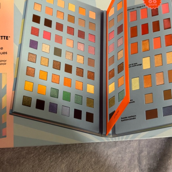 Sephora Multi-Use Palette with 88 Colors - Picture 3 of 4